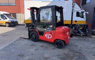 Avitec Nieuw-Buinen EFL303 met cabine EP