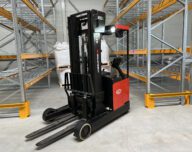 Reach truck