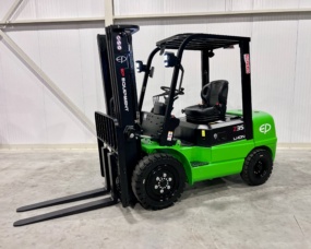 robuuste heftruck met een hoog hefvermogen en grote banden